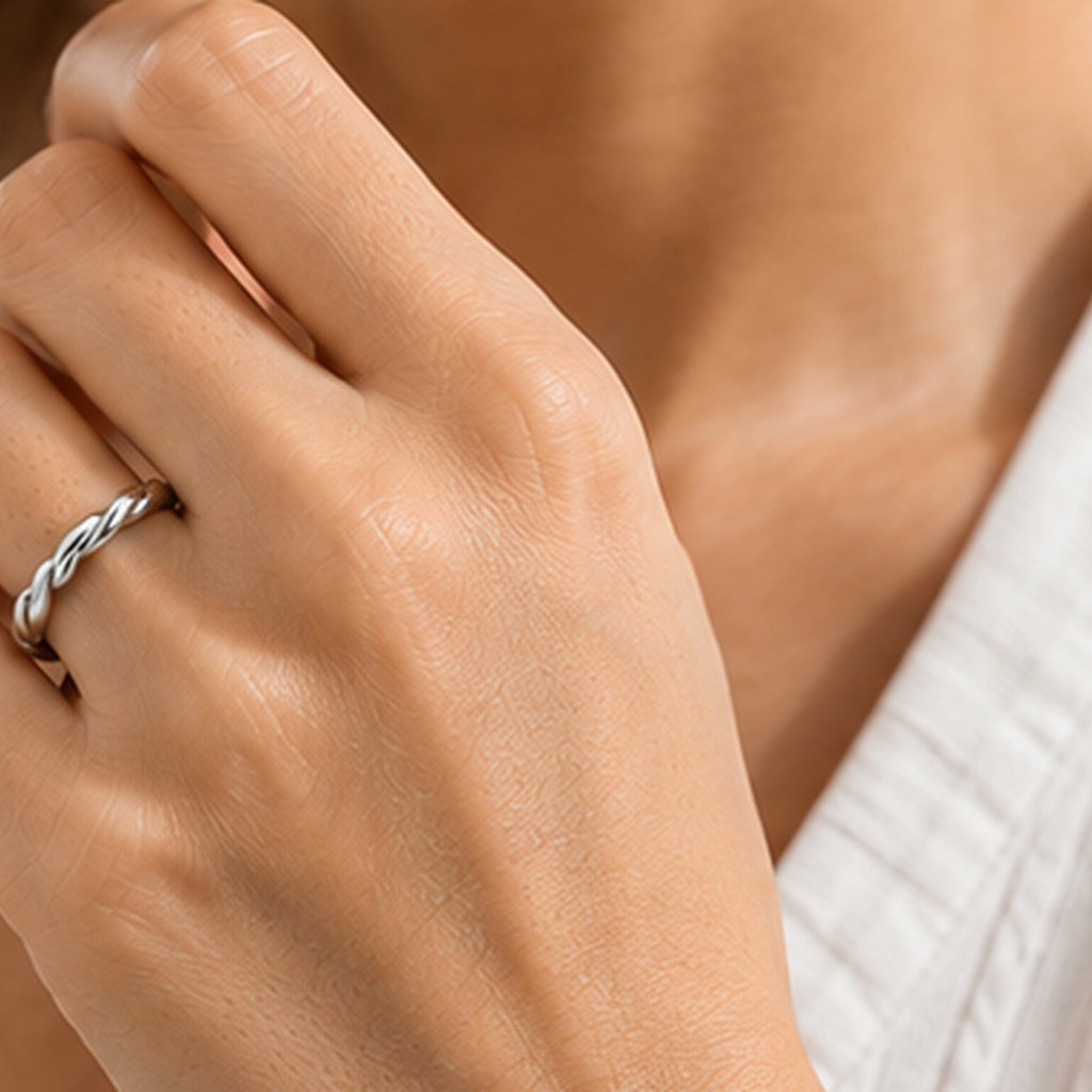 Twisted Band Ring