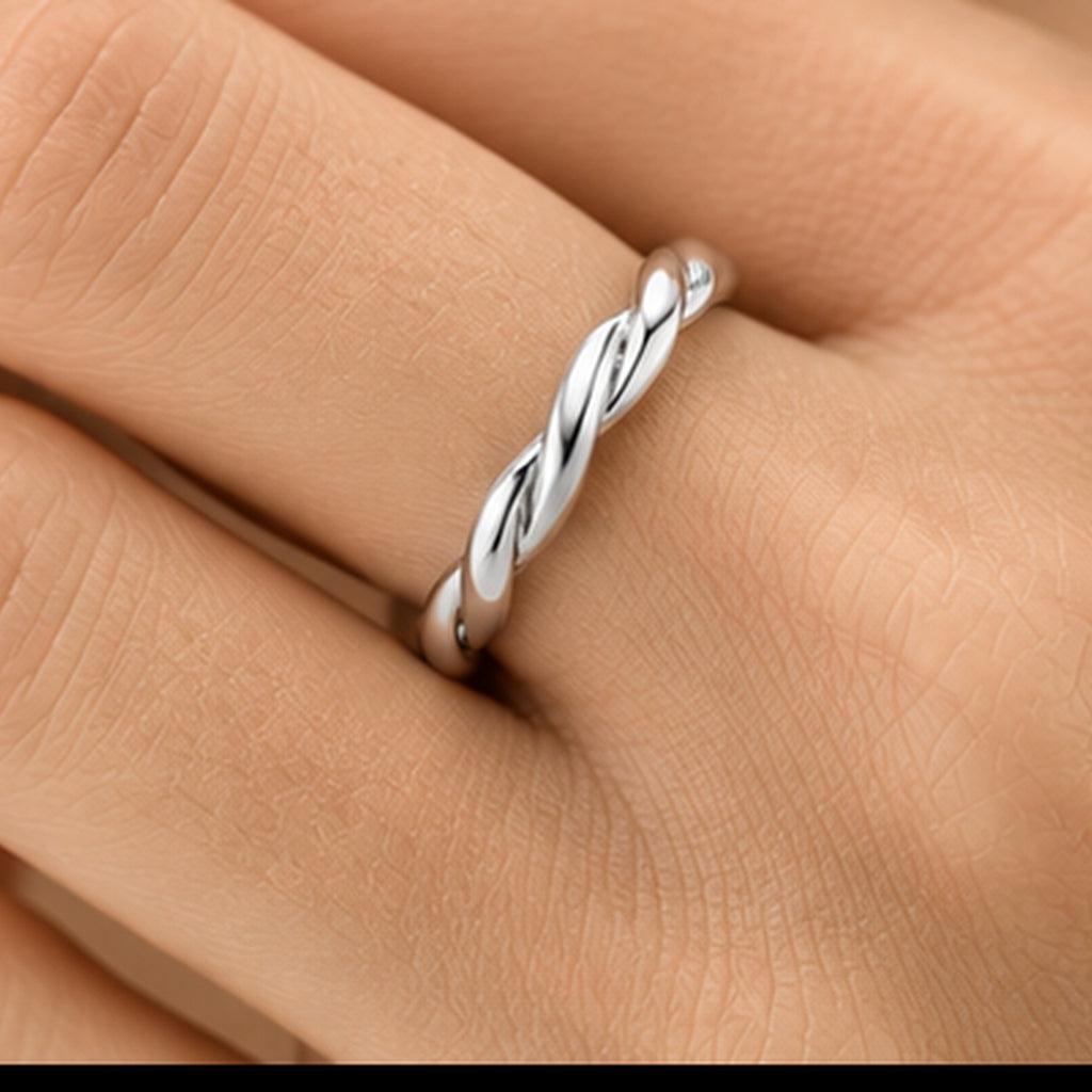 Twisted Band Ring
